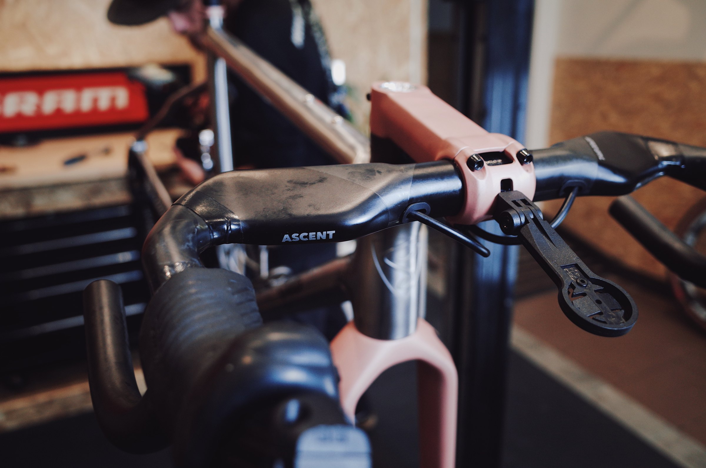 Cockpit and front-end detail on a Gamma Race titanium bike build